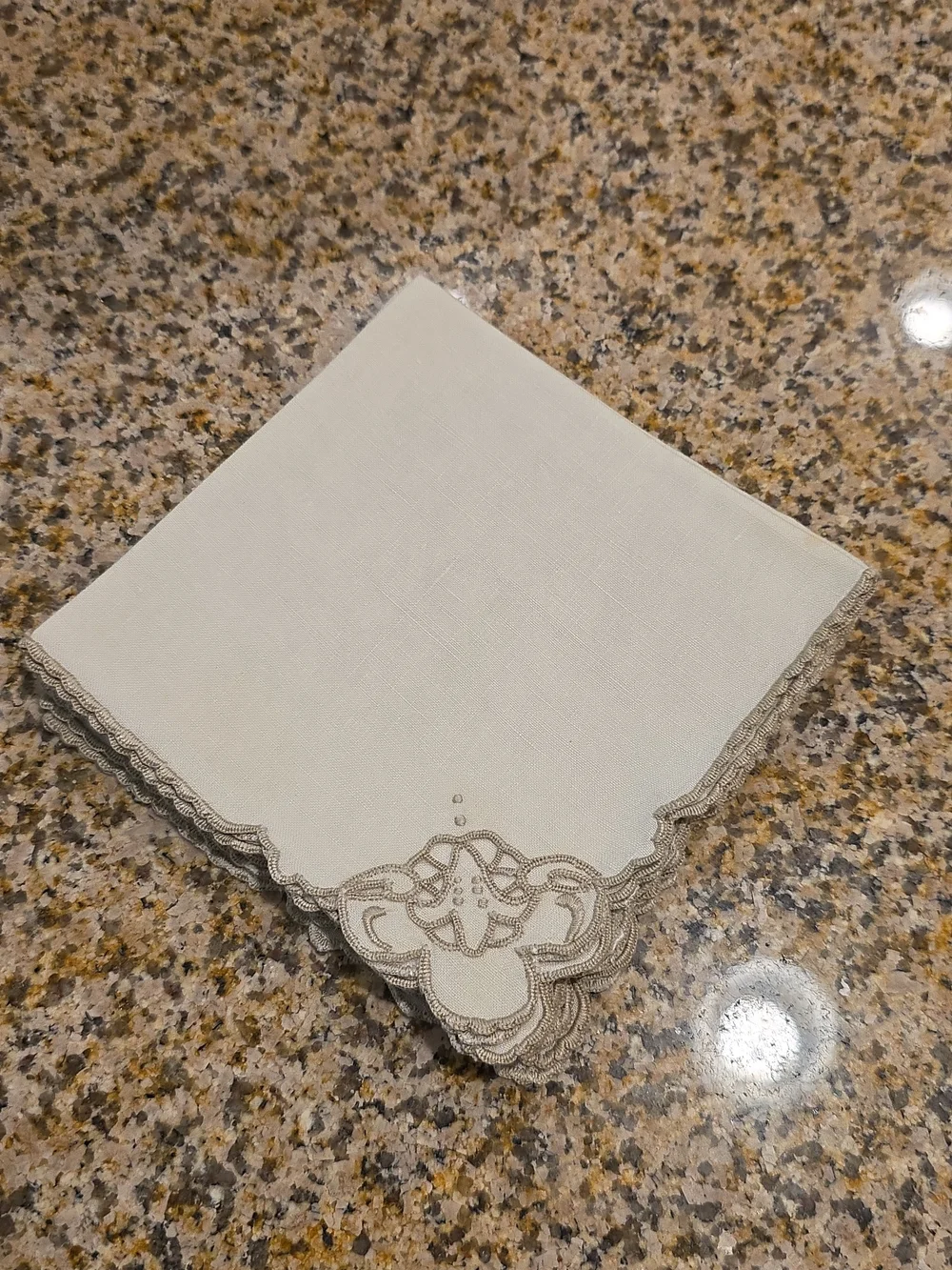 Vintage Cream Colored Linen Napkins With Embroidered Cut Out Corners Set Of 4